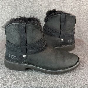 UGG Pasqual Women’s Sz‎ 6 Black Suede Shearling Flat Pull On Ankle Boots